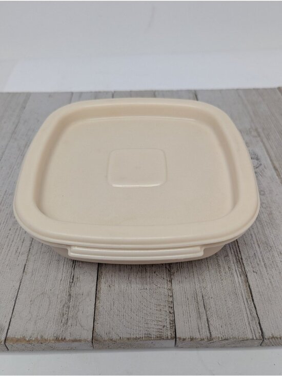 Rubbermaid 2 Cup Storage Container #2243 Square Servin Saver Almond - B - Picture 2 of 12